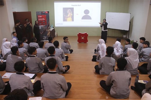 DBS Foundation - Dicoding Gelar Coding Camp Workshop di SMK Wikrama Bogor - MIX Marcomm