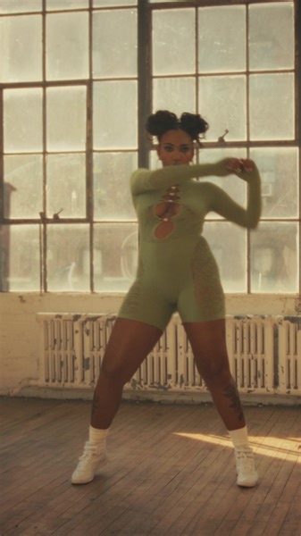 Yaya Bey - "chasing the bus" 🚍 Yaya Bey announces her forthcoming album ‘Ten Fold’ out May 10th with new single “chasing the bus” on Big Dada | Ninja Tune