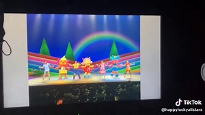NHKおかあさんといっしょファミリーコンサート モノランモノランこんにちは! にじのむこうに 作詞：坂田修 作曲：坂田修 編曲：池毅 うた：横山だいすけ、三谷たくみ 出演：小林よしひさ、いとうまゆ、ライゴー、スイリン、プゥート おかあさんといっしょ モノランモノラン #NHKおかあさんといっしょファミリーコンサート_モノランモノランこんにちは! #おかあさんといっしょ #モノランモノラン #にじのむこうに #横山だいすけ #三谷たくみ #小林よしひさ #いとうまゆ #ライゴー #スイリン #プゥート