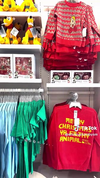 Holiday cheer, Disney style! 🎄 #DisneyStorePH #DisneyStorebySM 📍 Level 1 North Main Mall, SM Mall of Asia