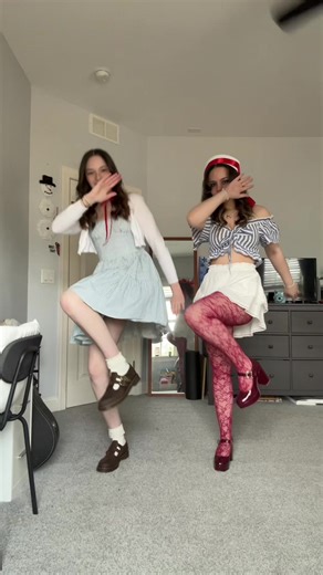 Conan Gray World Tour!! ⚓️💙 @Sophia Skojec @conangray #conangray #worldtour #lenovocenter