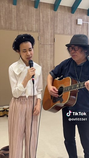 Ayaが松田聖子『瑠璃色の地球』をカラオケで歌う