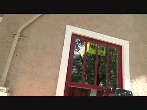 How to install caulking around an exterior window trim