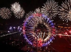 Watch: London welcomes 2017 with fireworks over Big Ben | The Times of India