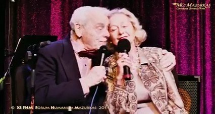 "MOJA MATKO JA WIEM" Bernard Ładysz i Leokadia Rymkiewicz-Ładysz – „Moja matko ja wiem” Jeden z najlepszych basów świata w przepięknej pieśni, idealnej w takim dniu jak ten. Pan Bernard Ładysz oprócz imponującego głosu ma także równie wspaniały życiorys. Bernard Ładysz (ur. 24 lipca 1922 w Wilnie, zmarł 25 lipca 2020 w Warszawie) – polski śpiewak operowy (bas-baryton), aktor i żołnierz. W okresie okupacji niemieckiej i okupacji radzieckiej zmobilizowany żołnierz Wojska Polskiego, po kapitulacji,