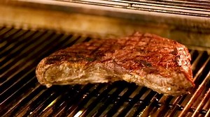 Steak Tri-tip Cooking On Bbq Gas 库存影片视频（100% 免版税）1023941552 | Shutterstock