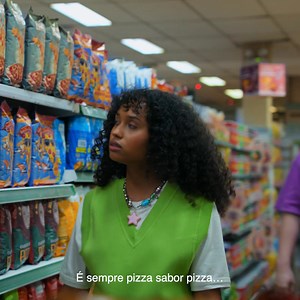 Salgadinho sabor pizza é tudo igual, mas Pringles® salvou o rolê. Chegou Pringles® Pizza Calabresa, Marguerita e Portuguesa. | Pringles