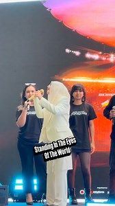 Ratu Rock, Ella, bakal menggegarkan Stadium Nasional Bukit Jalil melalui konsert mega Majlis Tertinggi Rockqueen pada 14.02.2026! Di sinilah beliau pernah mengalunkan lagu ikonik “Standing In The Eyes of The World”, iaitu lagu tema Sukan Komanwel 1998, yang dipersembahkan oleh Ella pada Majlis Pembukaan Sukan Komanwel, dan sewaktu acara penutupan Sukan SEA 2017 di stadium yang sama. Detik bersejarah itu bukan sahaja mengangkat nama Malaysia di pentas dunia, malah menjadikan Stadium Nasional simb