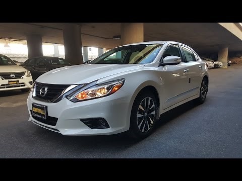 2016 Nissan Altima SV w/ Convenience Package