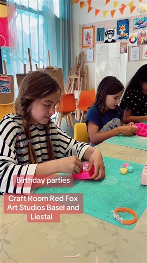 🎉 A birthday to remember forever! At the Craft Room Red Fox art studio in Basel & Liestal, every child becomes a true creator ✨ Perfect for both girls and boys! 🧼 Soaps and Foam experiment 🕯️ Bio candles 🌸 Aroma pendants 🖌️ Acrylic & fluid acrylic painting on canvas 🏺 Clay modeling & ceramic painting 🎶 Bright K-pop party ⏰ 2 hours of joy and inspiration: 💃 disco 🎁 gift unwrapping ☕ cozy tea time 💖 Lots of laughter, happy eyes, and emotions that will stay in your heart forever! 📅 Book 