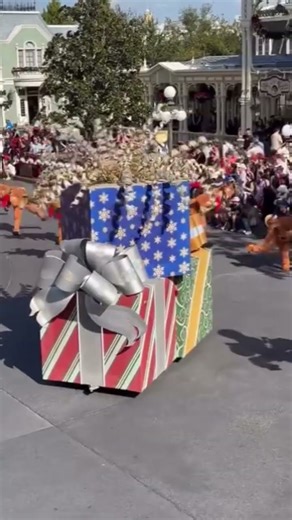 Mickey's very Merry Christmas Parade PT11 #disney #waltdisneyworld #magickingdom #mickeymouse