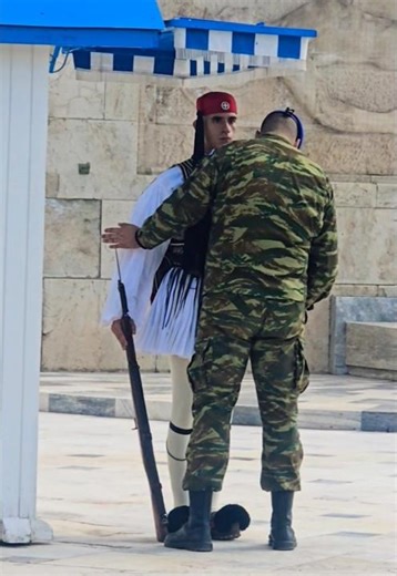 Greek army 💪 Respect Greek Presidential Guard 💂‍♀️ #athens #evzones #shorts #greekarmy