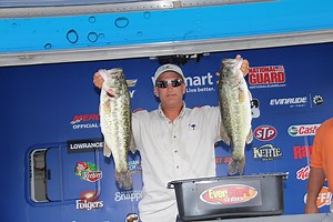Hutson on top at Santee Cooper - Major League Fishing