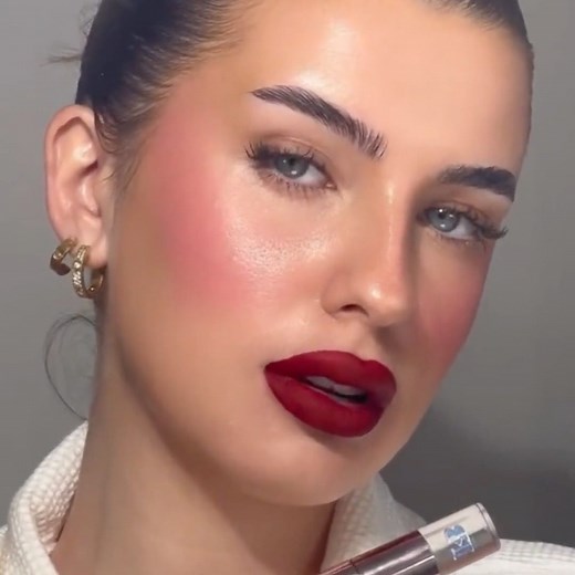 FENTY BEAUTY BY RIHANNA on Instagram: "H.B.I.C. in the house 鹿 @eeerinr conquers her fear of deep red lippies with #ICONVELVET Liquid Lipstick in 'H.B.I.C.'  This deep garnet red is a head turnin' hue with a luxe, whipped formula that stays feeling plush + comfy on the lips  Don't be afraid of a little red lip moment, boo! ♥️ Shop #ICONVELVET at fentybeauty.com, @sephora, @sephoracanada, @ultabeauty, @bootsuk, @fredrikoglouisa and @kohls #sephoraxkohls! "