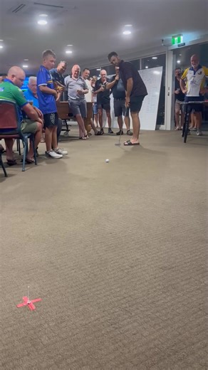 A packed Clubhouse tonight watched on as Nathan Reed won the opportunity to putt for cash 🙌⛳️ Let's see if lightening struck more than once tonight at the Club! 😆🌩 #wp | Singleton Golf Club