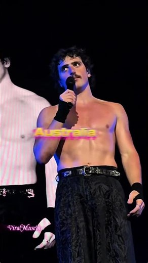 Benson Boone's show took a wild turn 😲🖖 #bensonboone #Shorts