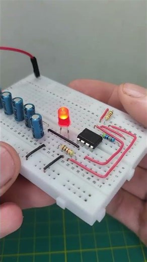 555 vs Arduino: Blinking an LED