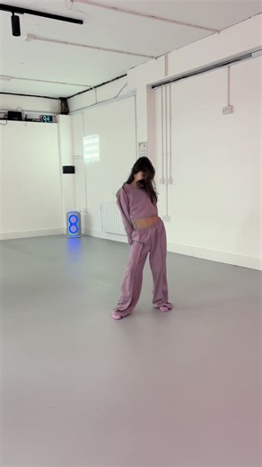 Rhianna dance🪩🕺 #rhianna #commercial #tiktokviral #solo #foruyou