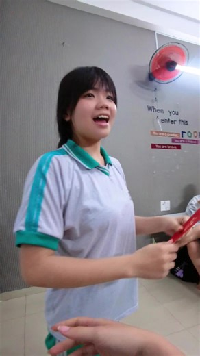 Đi học mà còn được trao giải :))) #polaenglishcenter #nhatrang #english