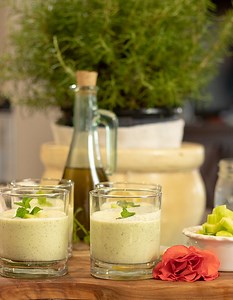 Chilled Cucumber & Greek Yogurt Soup