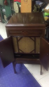 46 reactions · 24 comments | Está maravillosa Victrola Victor de 1930 restaurada totalmente me sorprende con su sonido totalmente acústico logrado sin la intervención de un solo voltio eléctrico!!!! No cabe duda que el ingenio del hombre nunca tuvo límites y que pese a su primitivo funcionamiento estos aparatos nunca me dejan de sorprender y hacer feliz al recuperarlos!!!! | Restauracion Relojeria | Facebook