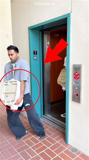 From the Toilet to the Car… The Classmate Kept Staring the Whole Time! 😳🚗”