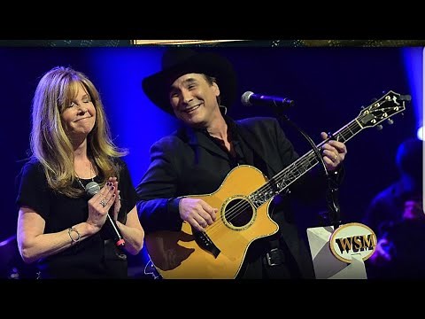 CLINT AND LISA HARTMAN BLACK PERFORM ON THE MASKED SINGER