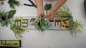 35K views · 258 reactions | Lets get buzzing on this simple saturday. Thake this simple Welcome sign and make it AWESOME! Whos making bee things tell us all about them and post a pick we cant wait so see what your working on! | Kelea's | Facebook