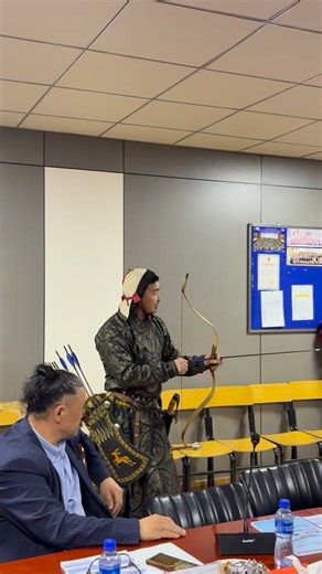 “Морьт Харваа - ҮБТИС” эрдэм шинжилгээний онол практикийн бага хуралд Монголын Үндэсний Морьт Харвааны Холбоо хамтран оролцож олон түмэнд морьт харвааны талаар хүргэсэн илтгэлүүдийн онцлох агшинаас хуваалцаж байна 🇲🇳🐎🏹 | Үндэс Биеийн Тамирын Их Сургууль