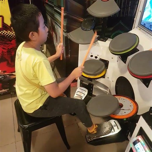 “WOW! MAIN DRUM SUPER CEPAT! 🥁⚡ High Speed Melody ala Drummer Cilik Expert!”