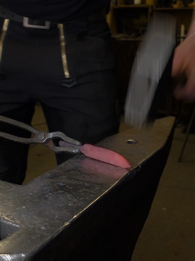 Moving fast Currently in the process of forging a lot of knives, and started to get into the rhythm of it. Less than a minute to rough out a knife, that sounds alright to me. Granted, there's quite a few heat before this, forge welding, cutting from the bar and isolating the tang, as well as a few heats after in refining the shape and cleaning up the lines. Then, of course, heat treatment and sharpening. In other words, this might look quick and easy, but it's just one step in a much longer proc