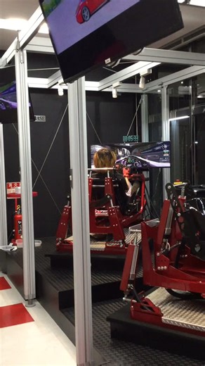 みにゅ〜さまがご来店くださいました✨️ もちろんDチャレ🏎 トップ目指して爆走中 #タイムアタック #F1好きと繋がりたい #シミュレーター | D-Base/ディーベース