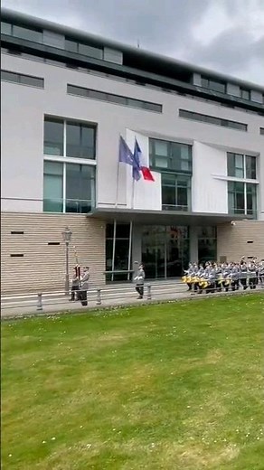 Prussia's Gloria in front of the French Embassy in Berlin #bundeswehr #german #army #prussian #march