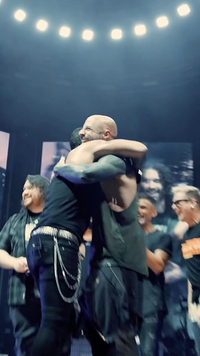 25K views · 1.5K reactions | last week we all wished Scott a happy birthday. Sold out arenas isn’t a bad start to the year  Chris chose the key of Barry White so that Wolfgang could easily hit the octave… obviously 落落 @officialcreedpage @mammothwvh  @dominiquedcphoto | Daughtry | Facebook