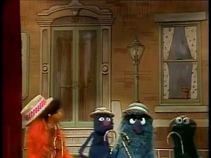 Plaza Sésamo (Sesame Street) - Fuzzy and Blue (Latin Spanish)