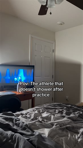 𝘾𝙖𝙡𝙚𝙗 “𝙘𝙗” 𝘽𝙞𝙨𝙝𝙤𝙥 ˗ˏˋ ✞ ˎˊ˗ on Instagram: "The athlete that doesn’t shower after practice 😂 #football #reels #explore #explorepage #viral"
