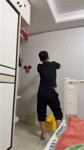 What s on this#Manly Dance challenge.#Fitness exercise#Small leather skirt with big waves