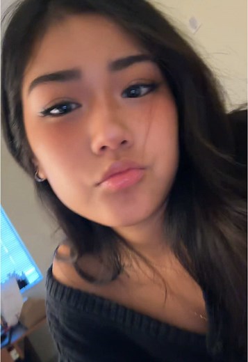 Japanese Tyranno Dance: Captivating Indoor Performance