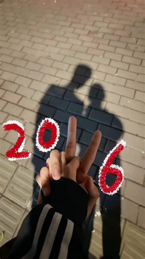 A must-have for New Year's Eve 2026! Couples holding hands 2026 photo tutorial, how to create 2026 couples holding hands photo, couples holding hands and posing