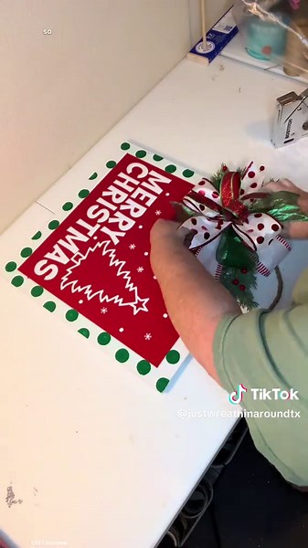 Merry Polka Dot Christmas Sign DIY Tutorial
