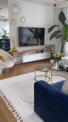 Marta - Modern Interior 💚 on Instagram: "✨ Taki spokój lubię ✨ Tu łapię równowagę. Tu jest moje wolniej. Tu jestem u siebie. Miejcie udany dzień ☺️ #saloninspo #saloninspiration #wnętrzedomu #wnetrzarskieinspiracje #homeinteriors #interiordetails #moderninterior #wnetrzedomu"