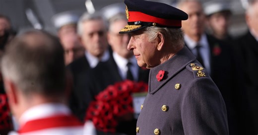 King leads Remembrance Sunday ceremony for war dead