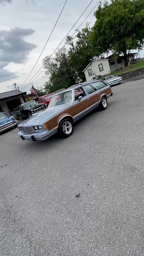 1983 Pontiac Bonneville Station Wagon $9,950 Maplemotors.com #2265 #wagon #station #1983 #bonneville #classic #cars | Maple Motors
