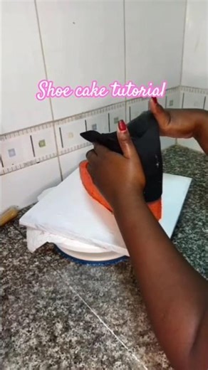 Step by step shoe cake tutorial #shorts #shoecake #cakedecorating #cakeseries