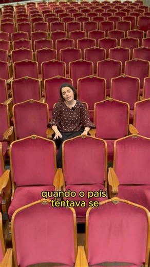 O drama de Nabucco! Nabucco é considerada a ópera que estabeleceu Giuseppe Verdi como um dos maiores compositores da história, sendo um sucesso instantâneo em sua estreia em 1842, com o famoso coro dos escravizados hebreus (“Va, pensiero…”) assumindo uma ressonância política frequentemente vista como um chamado para a luta de libertação nacional que acabaria levando à unificação italiana no século XIX. 👀 Conheça mais neste vídeo sobre a história da ópera Nabucco, de Verdi, que chega ao Theatro 