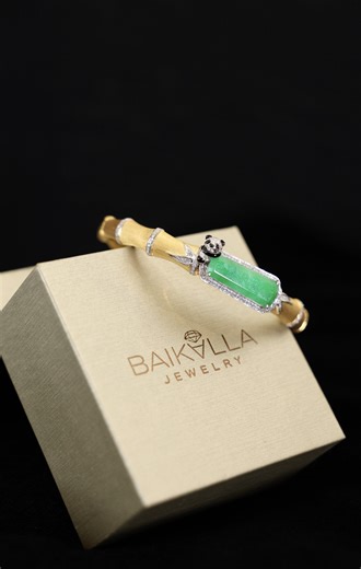 ✨ Jade Live Claims Spotlight ✨ A little late but better than never! We had these live claims come in and there were some stunning pieces amongst them. An Imperial Jade, 18K two-tone gold bamboo bracelet with a custom diamond-studded panda 🐼💎 And a gorgeous lavender jade reversible pendant! Every day we get so many gorgeous items come in from the live, so should we do more spotlihts? 🥰 #jade #imperialjade #18kgold #goldjewelry #jadejewelry #gemstone #luxuryjewelry #jadecarving #carvingart | Ba