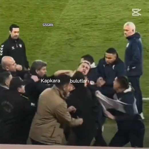 hayat gülünce çok güzel 😉 #galatasaray #keşfetbeniöneçıkar #futbol #football #neymar #fenerağlama