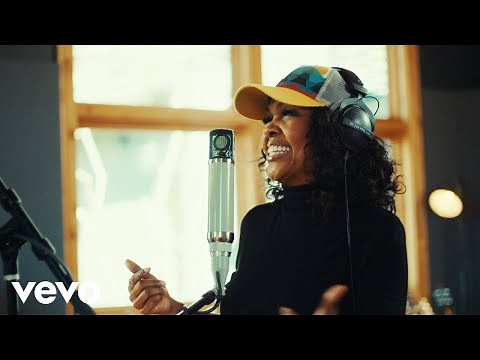 Brandon Lake, CeCe Winans - I Know A Name (with Cece Winans) (Performance Video)