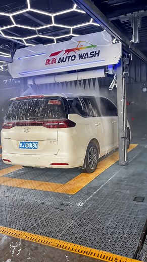 ¡El Robot Lava Autos que Mapea tu Coche! 🤖 La Máquina de Limpieza MÁS Avanzada del Mundo #fbviralvideo #frankbaun #curiosidades #carwash #robots #oddlysatisfying | FrankBaun Play