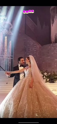 Wedding cake so big you need a sword🤷🏽‍♀️ #weddingtiktok #arabtiktok #arabbride #arabwedding #weddingcake #cake #sword #love #bride #romantic
